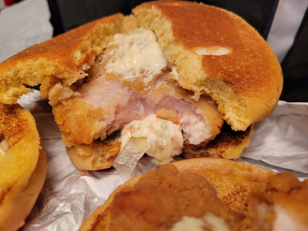 KFC | 1030 Keewatin St, Winnipeg, MB R2R 2E2, Canada | Phone: (204) 987-8314