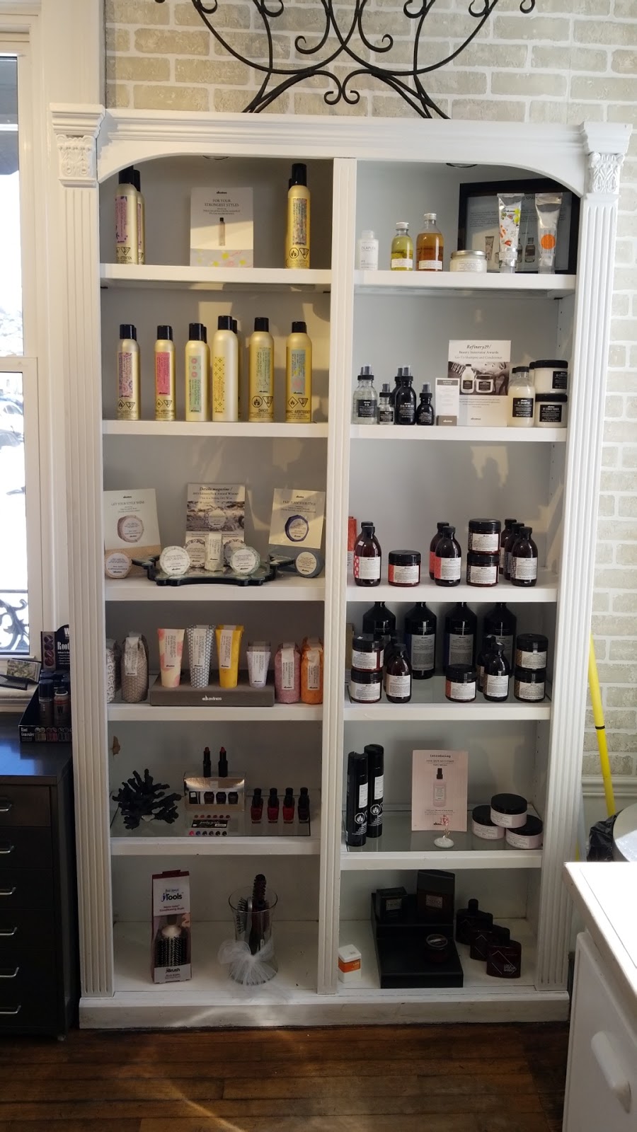 Blondies Hair Studio | 47 Worsley St, Barrie, ON L4M 1L7, Canada | Phone: (705) 722-4798