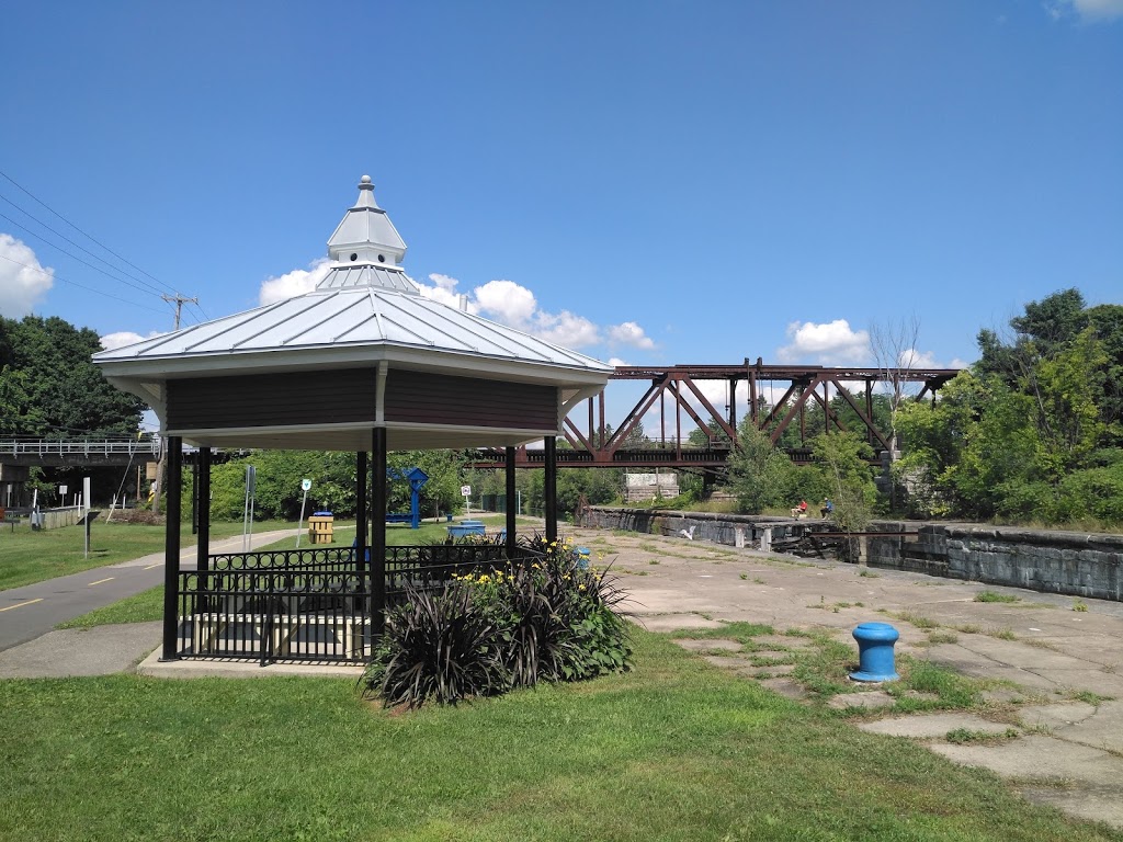 BMR F.V. Lalonde | 25 QC-338, Les Coteaux, QC J7X 1A2, Canada | Phone: (450) 267-3559
