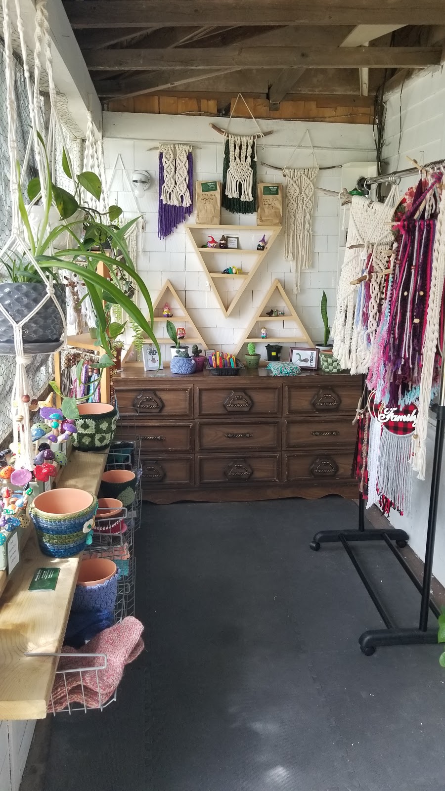 Bohemian Gardens | 304 NS-215, Ellershouse, NS B0N 1L0, Canada | Phone: (902) 225-2098