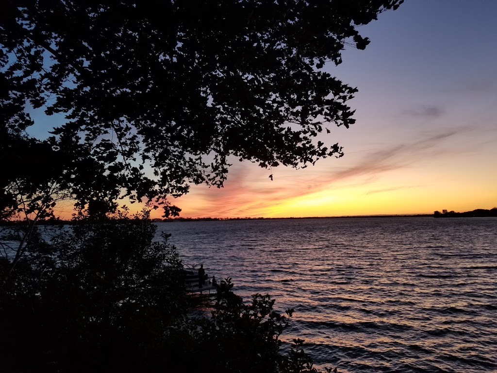 Sunshine Shore Cottages | 38 Hook Ln, Prince Edward, ON K0K, Canada | Phone: (416) 892-0236