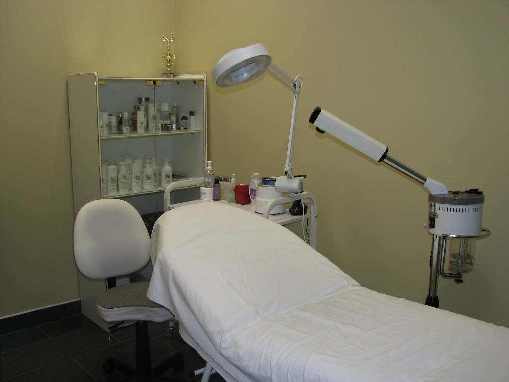 Salon Miraj | 680 Rexdale Blvd #14, Etobicoke, ON M9W 0B5, Canada | Phone: (416) 666-9665
