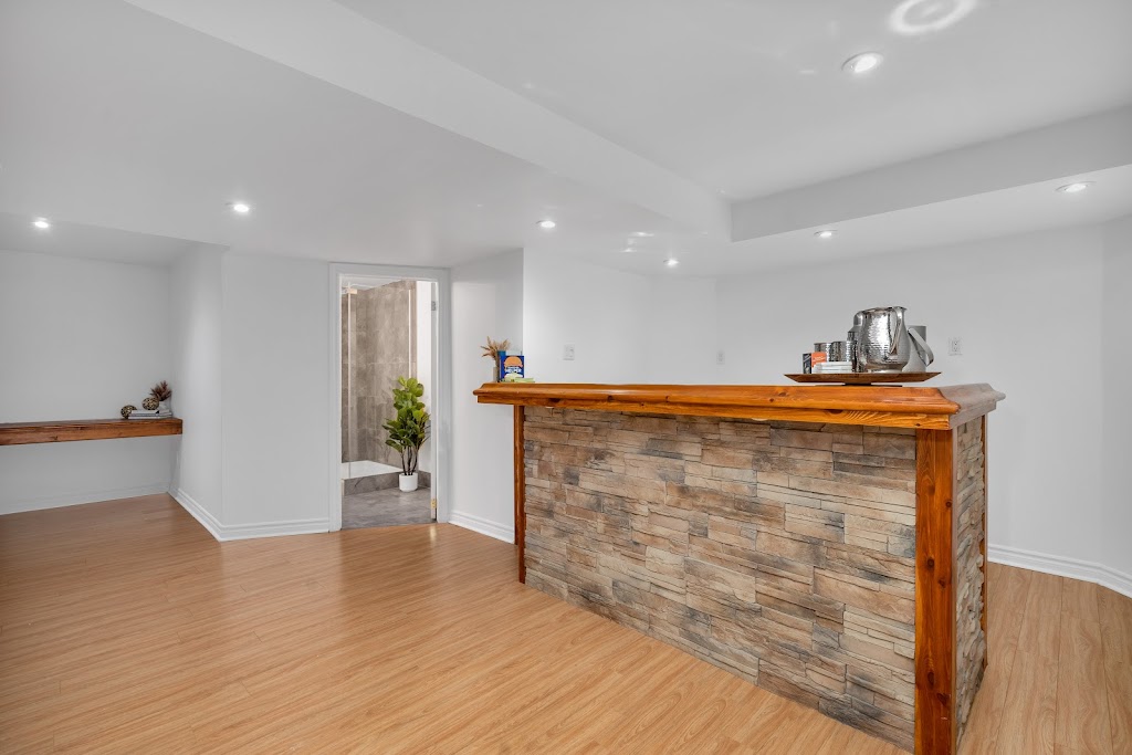 Innisfil Real Estate Agent - Carrie Noonan, RE/MAX | 2095 Thompson St, Innisfil, ON L9S 1T1, Canada | Phone: (705) 706-7890