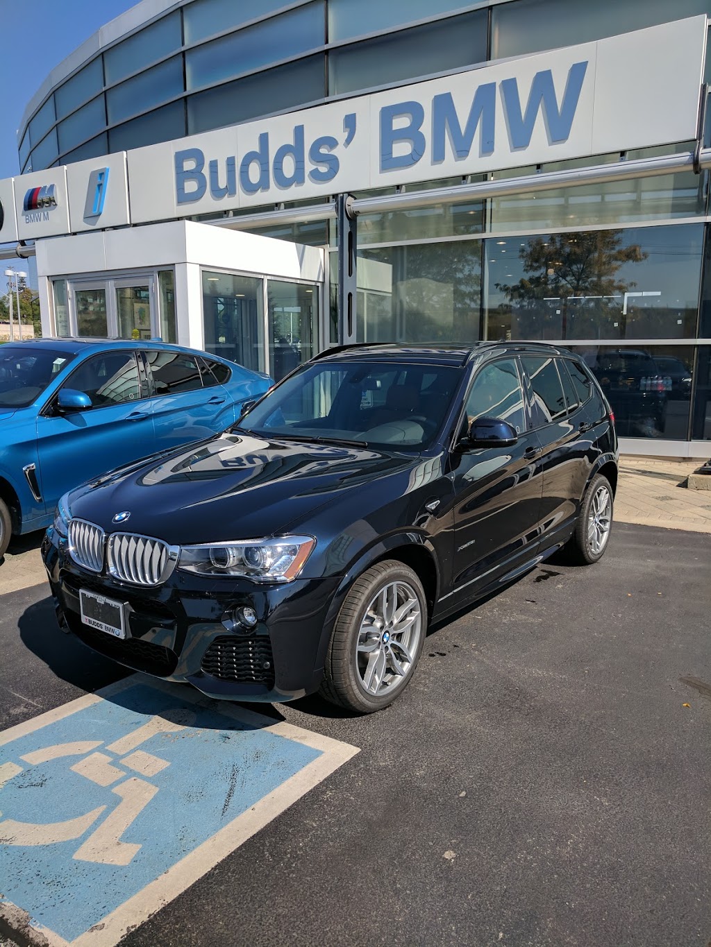 Budds BMW | 2454 S Service Rd W, Oakville, ON L6L 5M9, Canada | Phone: (905) 845-3577