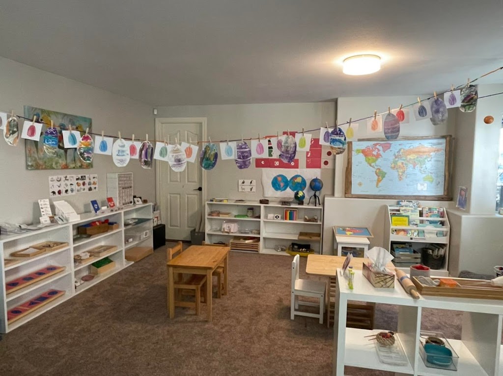 La Maison Montessori Comox Valley | 1936 Bates Rd, Courtenay, BC V9J 1X4, Canada | Phone: (905) 807-8201