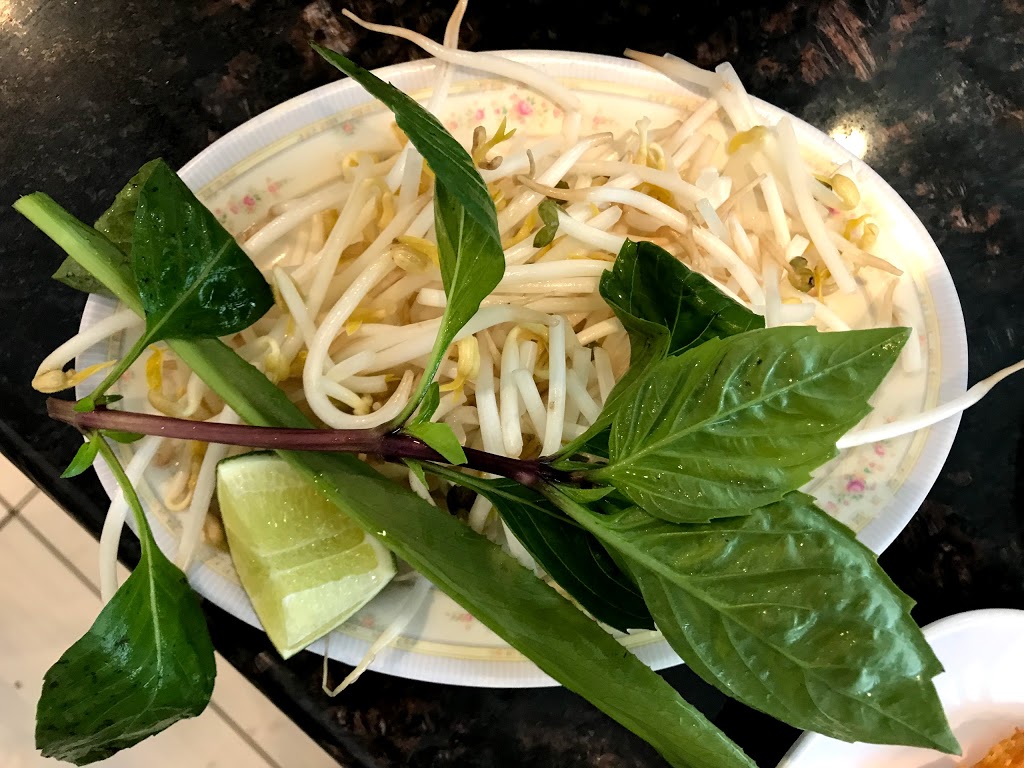 Mi Pho Song Vu | 2109 Jane St, North York, ON M3M 1A2, Canada | Phone: (416) 614-0149