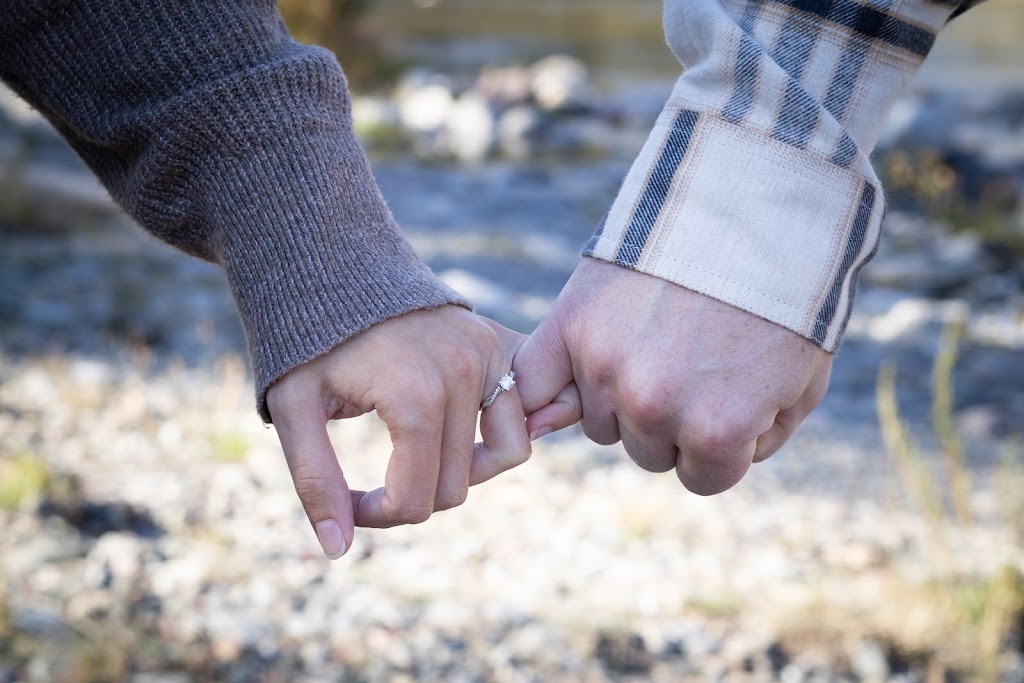Dee Webb Photography | 106 Waterton Ave, Waterton Park, AB T0K 2M0, Canada | Phone: (403) 805-1509