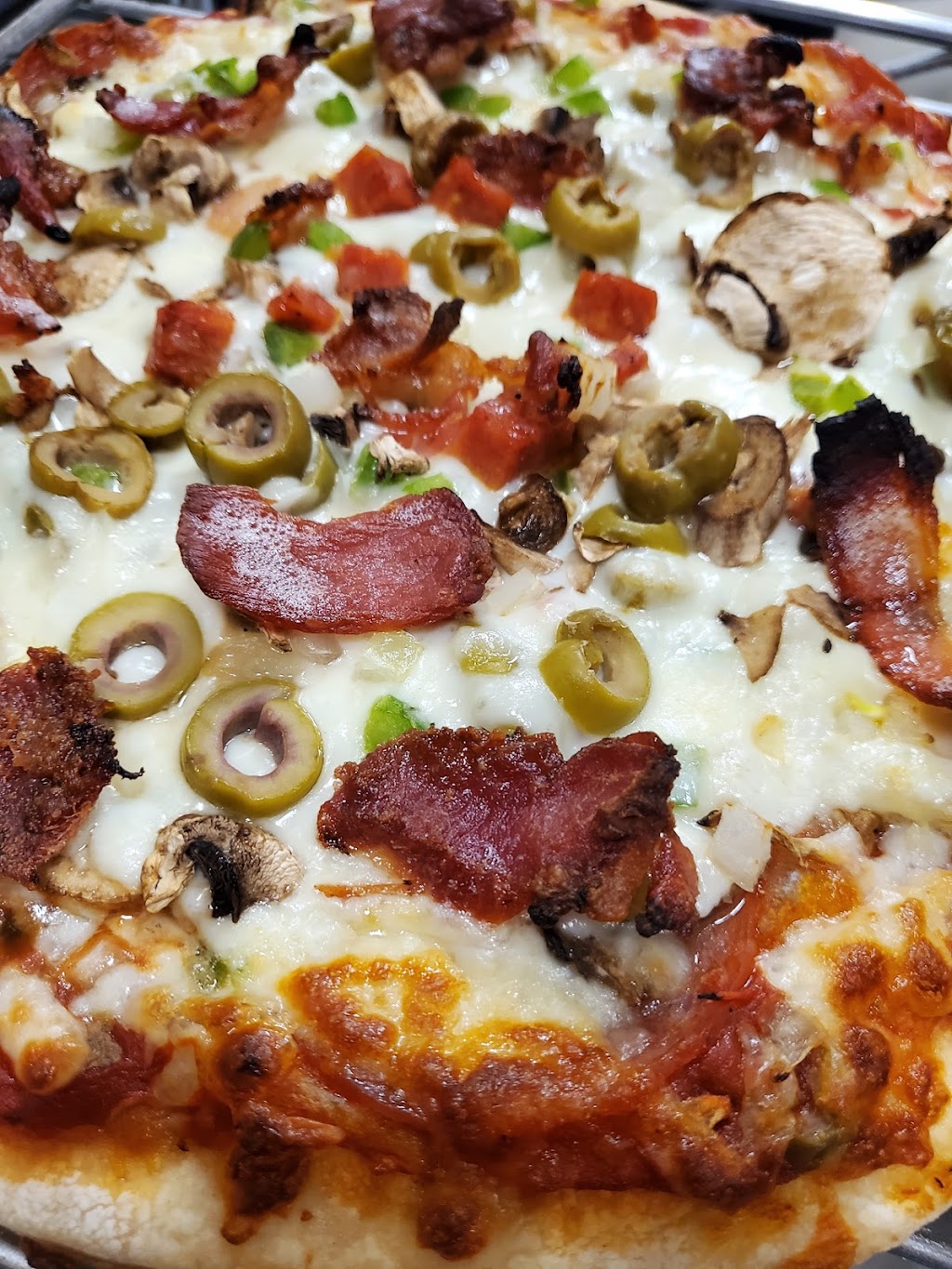 Joes Family Pizzeria | 284 Pembroke St W, Pembroke, ON K8A 5N2, Canada | Phone: (613) 732-9900
