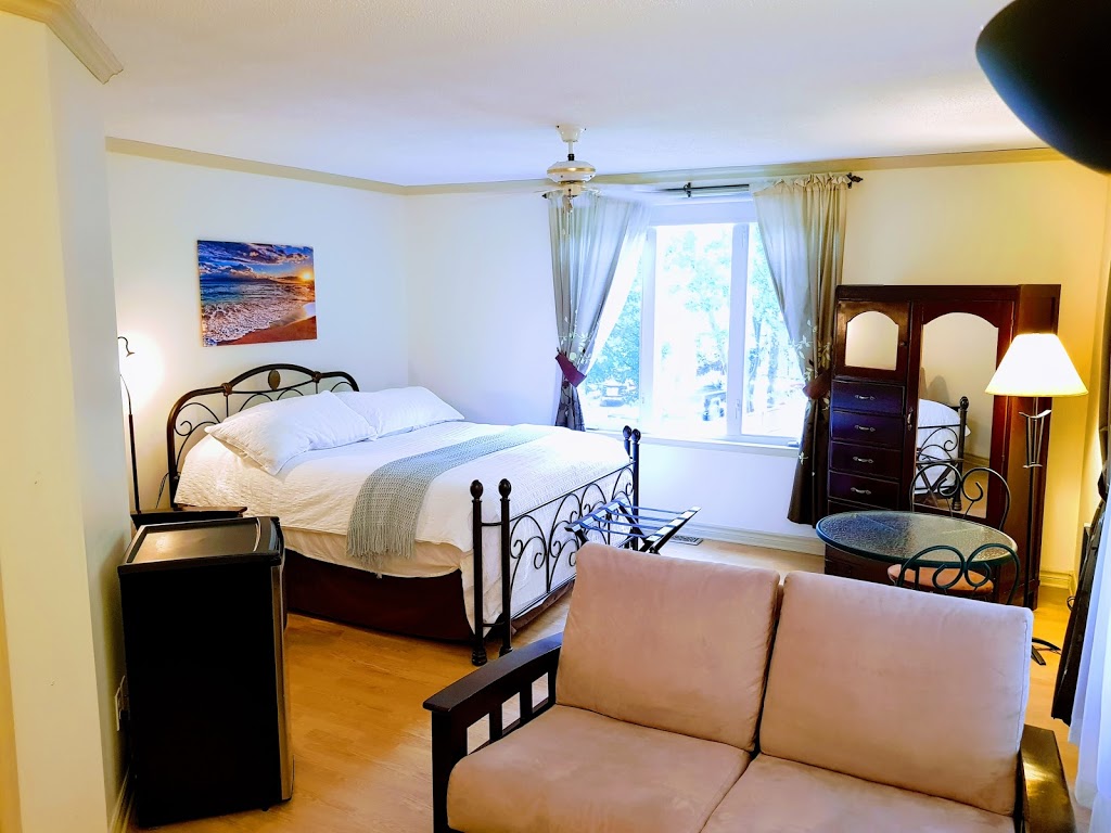 Kokomo Inn aux Berges des Outaouais | 1175 Rue Jacques-Cartier, Gatineau, QC J8T 2W3, Canada | Phone: (819) 561-5241