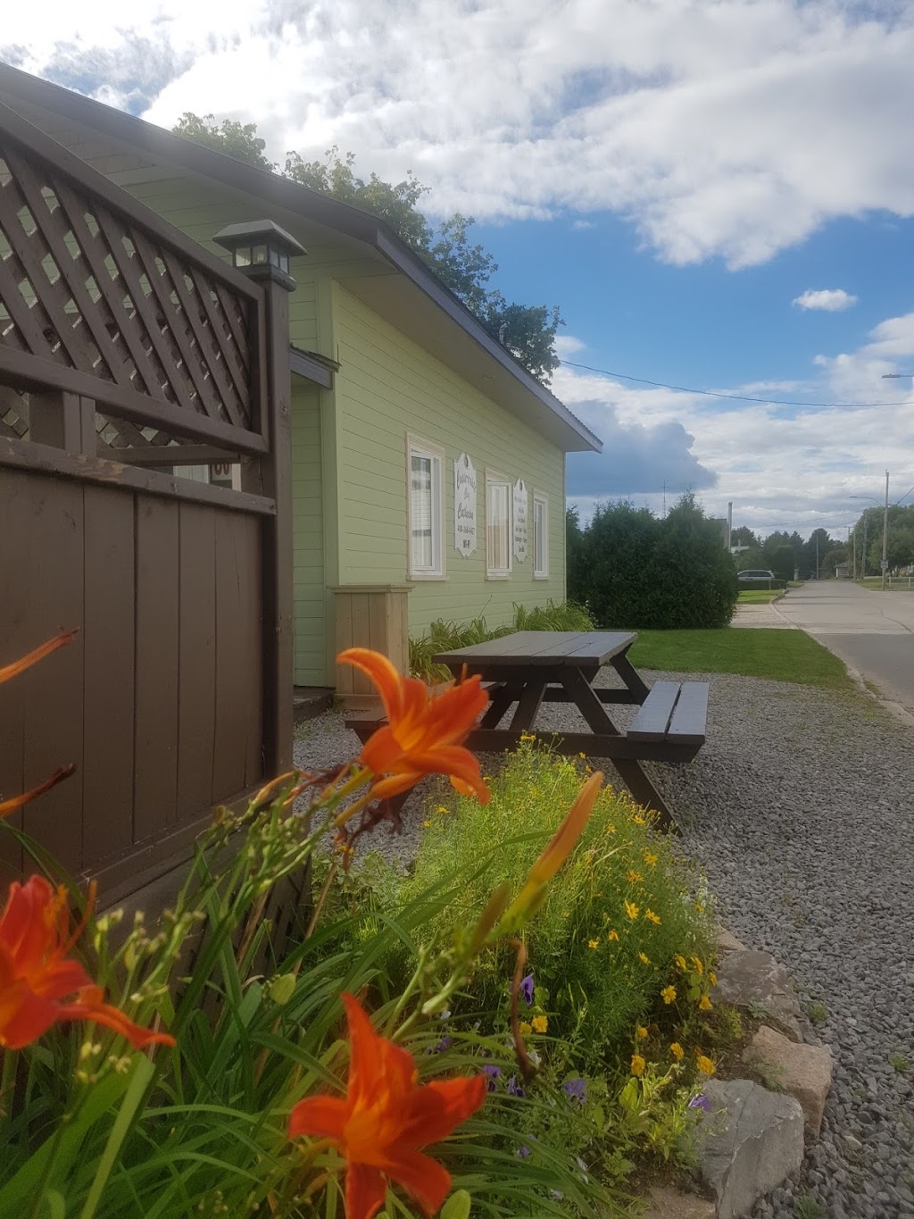 Casse-croûte chez Catherine | 260 Rue Principale, Saint-Alban, QC G0A 3B0, Canada | Phone: (418) 268-4457