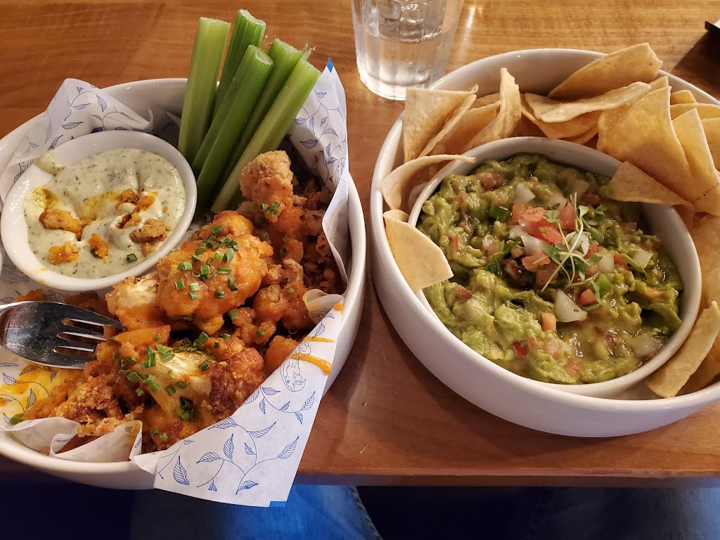 Earls Kitchen + Bar | 45585 Luckakuck Way, Chilliwack, BC V2R 1A1, Canada | Phone: (604) 858-3360