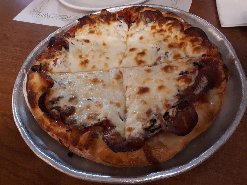 Restaurant Cals Pizza | 6193 Boulevard Labelle, Val-Morin, QC J0T 2R0, Canada | Phone: (819) 322-6421