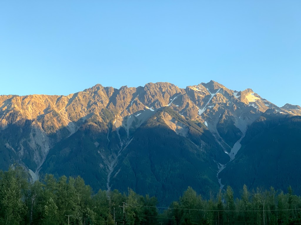 Pemberton Hostel | 1641 Airport Rd, Pemberton, BC V0N 2L3, Canada | Phone: (604) 418-5069