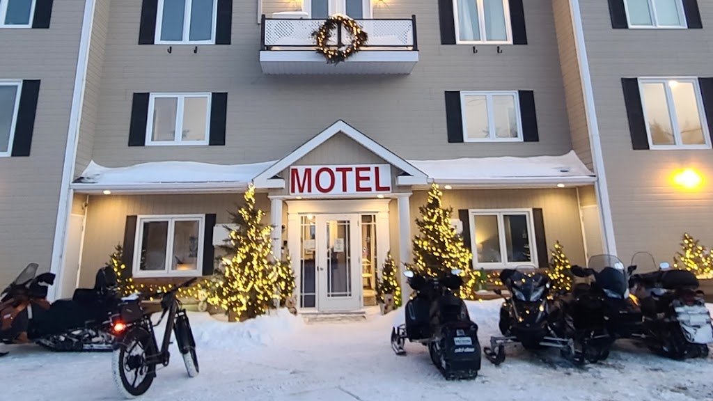 Motel lHorizon | 777 Rue St Laurent, Saint-Siméon, QC G0T 1X0, Canada | Phone: (418) 638-2448