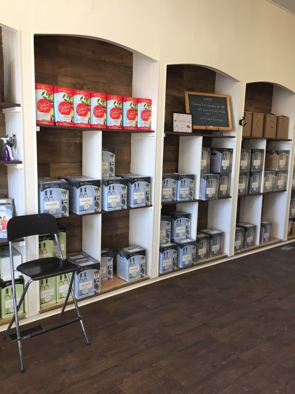 The Rideau Winery | 22 Russell St E, Smiths Falls, ON K7A 1E8, Canada | Phone: (613) 205-1500