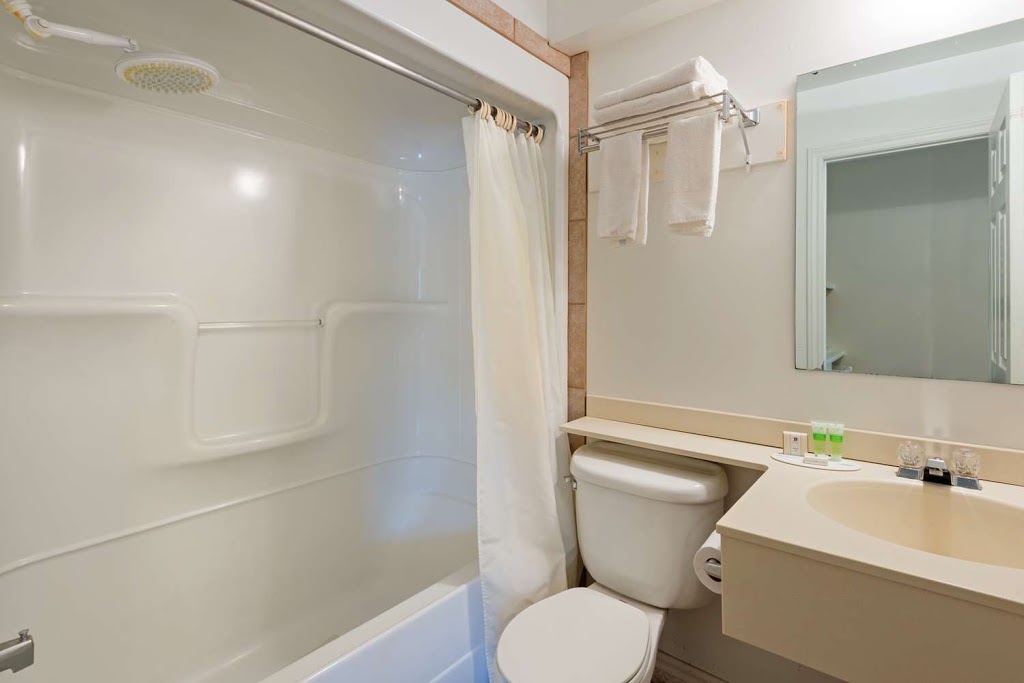 Leelas Villa Inn | 774107 ON-10, Flesherton, ON N0C 1E0, Canada | Phone: (519) 924-3300