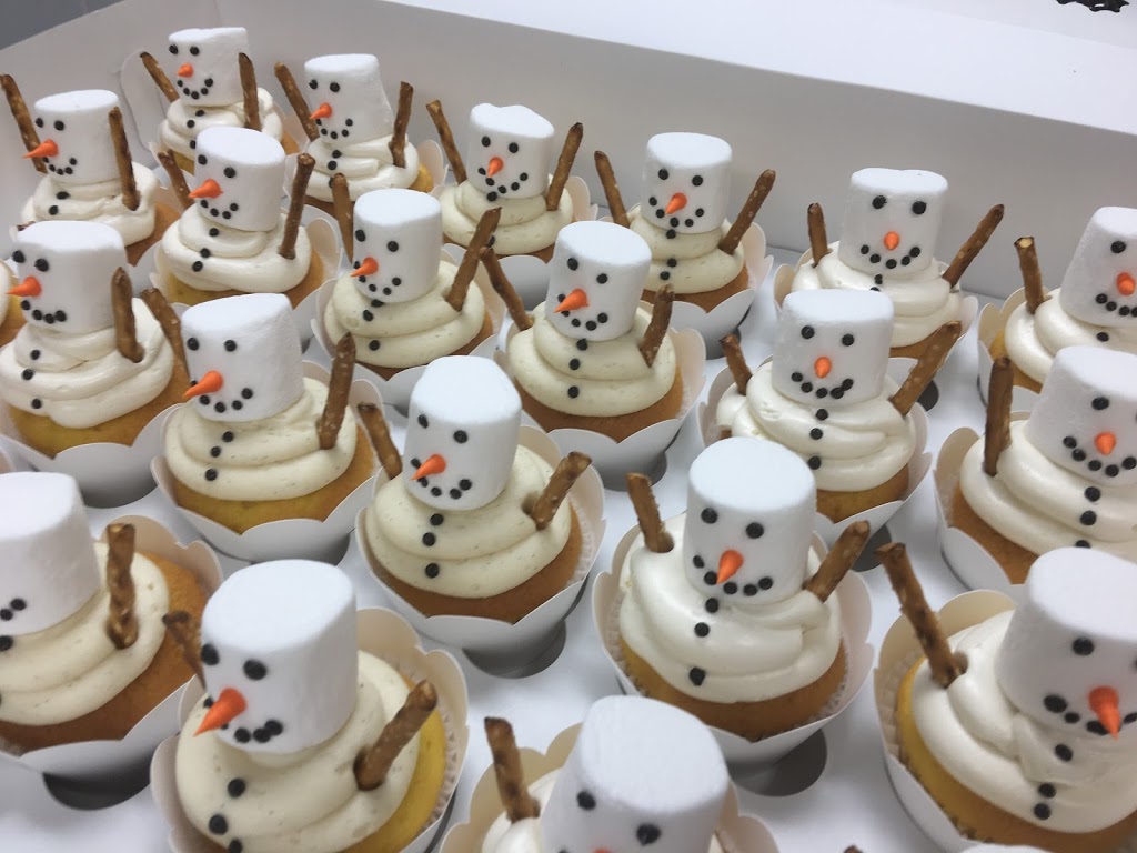 Design Me A Cupcake | 16 Bowie Dr, Cambridge, ON N1R 8M4, Canada | Phone: (519) 590-2253
