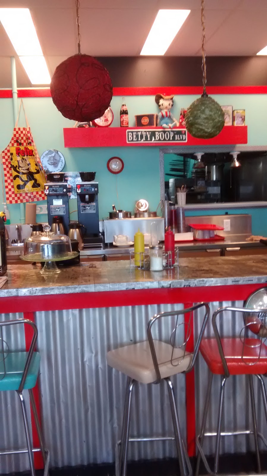 Retro Grill | 4352 St Clair Pkwy, Port Lambton, ON N0P 2B0, Canada | Phone: (519) 677-1515
