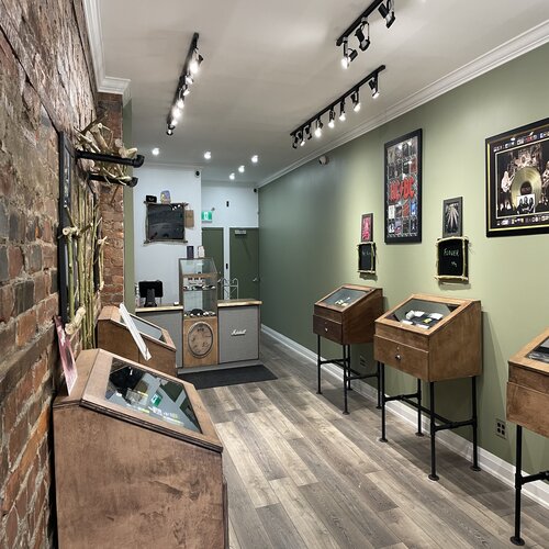 Bud Xpress | 963 King St E, Hamilton, ON L8M 1C3, Canada | Phone: (905) 545-8559