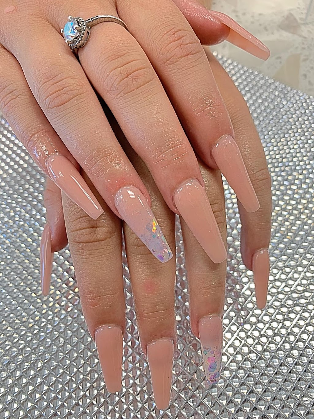 Friendly nails and spa | 925 Dundas St, Woodstock, ON N4S 8V3, Canada | Phone: (519) 290-7722
