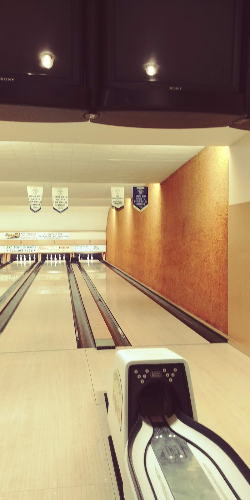 Toppler Bowl - 7640 Fairmount Dr SE, Calgary, AB T2H 0X9, Canada