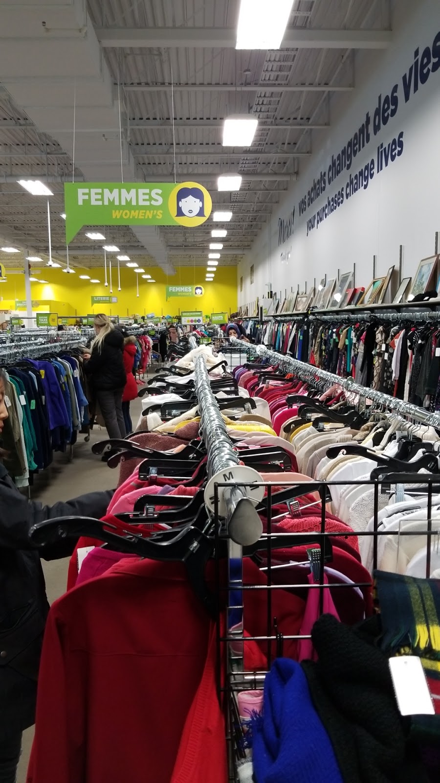 Fripe-Prix Renaissance Portobello | 7250 Boulevard Taschereau local 115, Brossard, QC J4W 1M9, Canada | Phone: (450) 550-7840