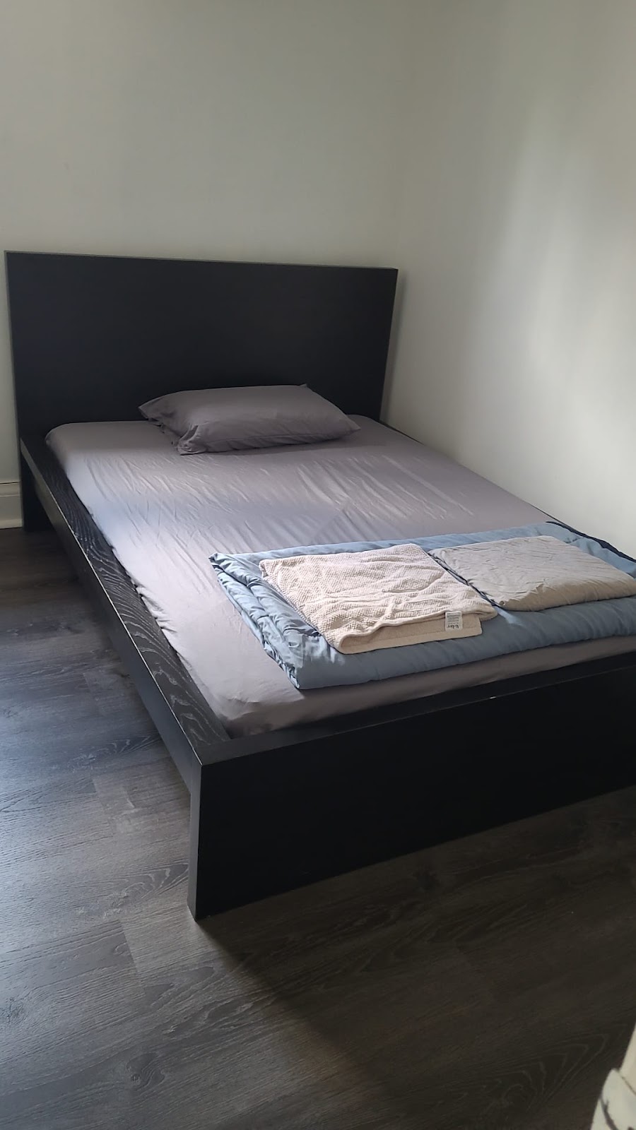 Room for rent Toronto | 34 Victoria Blvd, York, ON M6M 2C1, Canada | Phone: (647) 858-5430