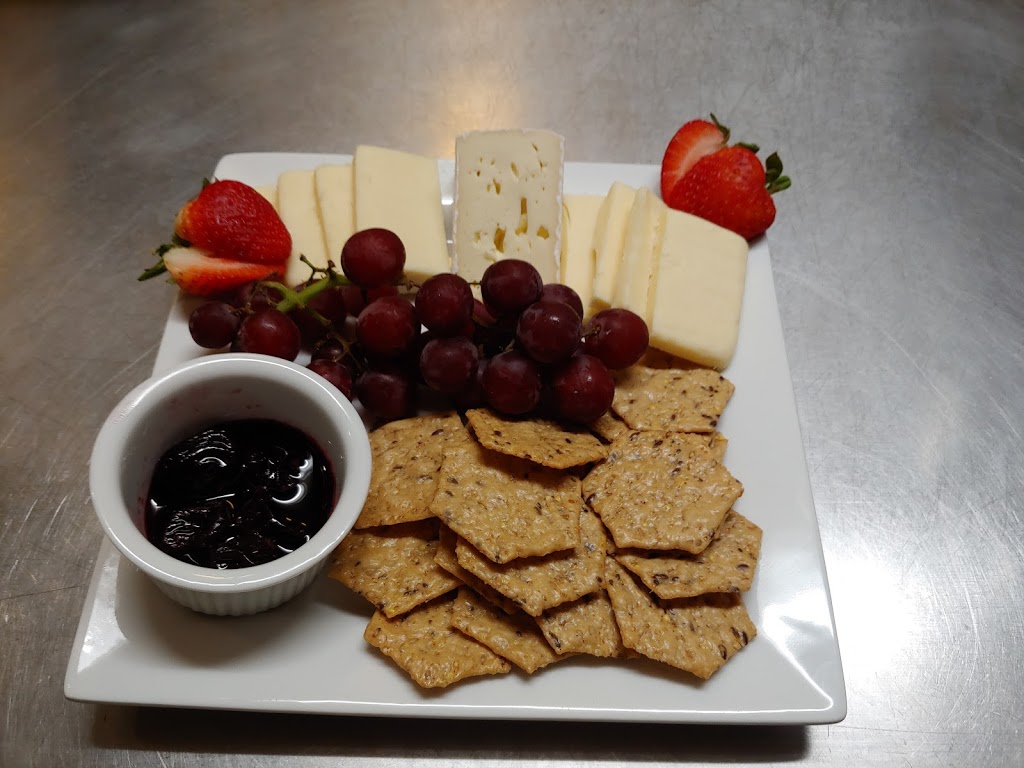 Ransom Bay Inn & Restaurant | 4 Center Bay, Alburg, VT 05440, USA | Phone: (802) 796-3399