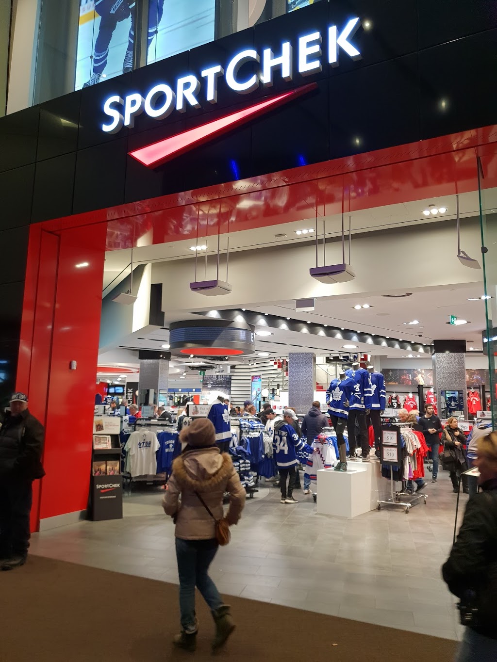 Sport Chek | MAPLE LEAF SQUARE, 15 York St, Toronto, ON M5J 0A3, Canada | Phone: (416) 981-0980