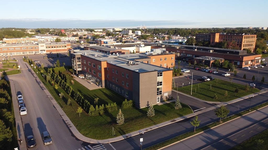 Groupe Santé Nadon | 2999 Boul Notre-Dame, Laval, QC H7V 4C4, Canada | Phone: (450) 988-1350