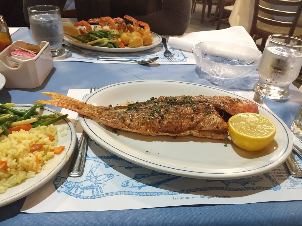 Flippers Fish House | 2300 Lawrence Ave E, Scarborough, ON M1P 2K9, Canada | Phone: (416) 759-6671