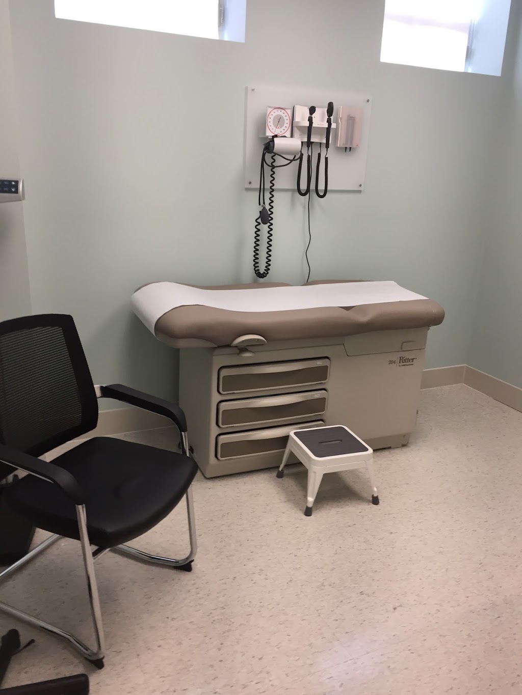 Bee Town Medical Center | 34 Main St W, Beeton, ON L0G 1A0, Canada | Phone: (905) 729-1000