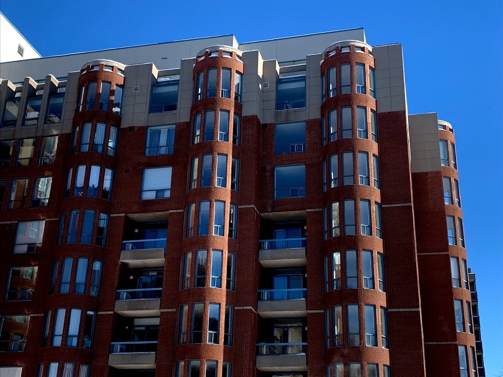 Le Montefiore | 5885 Boul Cavendish, Côte Saint-Luc, QC H4W 3H3, Canada | Phone: (888) 236-7767