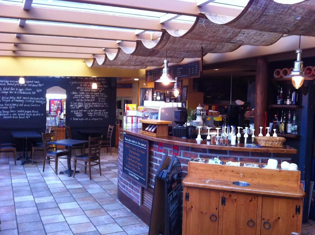 Muddy Waters Cafe | 328 Esplanade Ave, Harrison Hot Springs, BC V0M 1K0, Canada | Phone: (604) 796-5563
