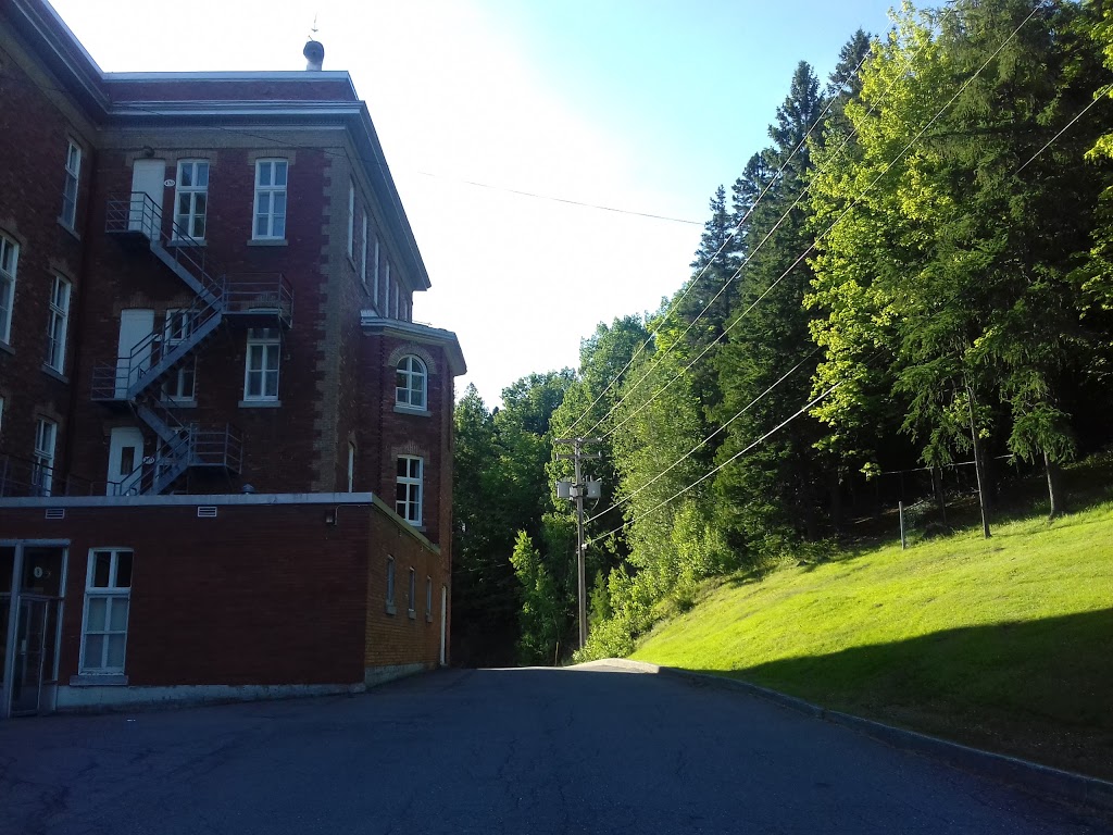 École Jésus-Marie de Beauceville | 670 9e Av, Beauceville, QC G5X 3P6, Canada | Phone: (418) 774-3709