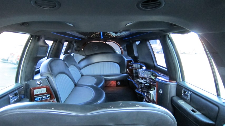 Prestige Limousine Service | 6130 Corwin Ave, Niagara Falls, ON L2G 5L6, Canada | Phone: (905) 357-5466