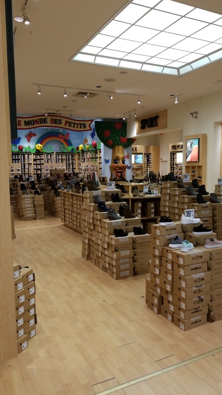 Chaussures Yellow | 1485 Boulevard Saint-Bruno, Saint-Bruno-de-Montarville, QC J3V 6J1, Canada | Phone: (450) 461-3428