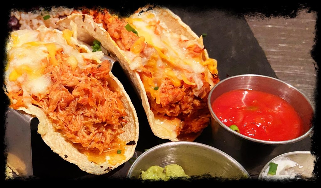 Victorieux Resto Sportif | 150 Rue Jean Coutu, Varennes, QC J3X 0E1, Canada | Phone: (450) 652-4855