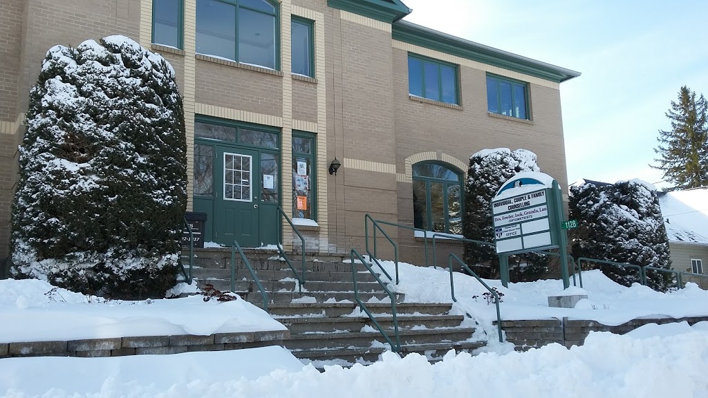 Manotick Optometry Clinic - Drs. Fowler, Isok, Granda & Lau | 1128 Johnston Clapp Ln, Manotick, ON K4M 1A7, Canada | Phone: (613) 692-3581