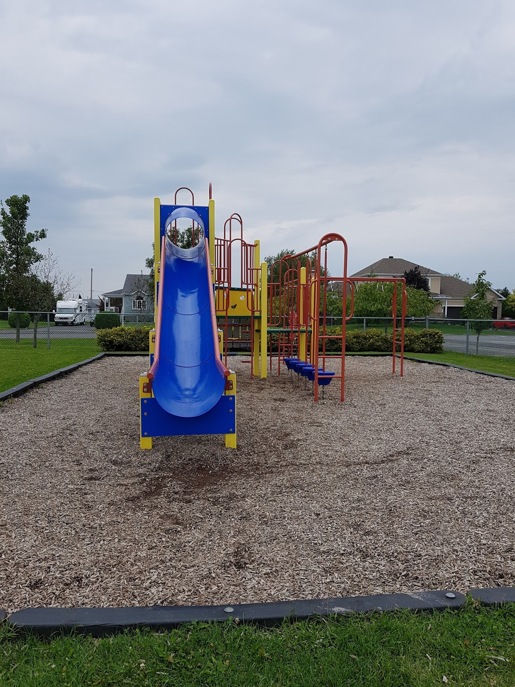 Parc Bruno-Roy | Théberge Street, Richelieu, QC J3L 6S2, Canada | Phone: (450) 658-1157