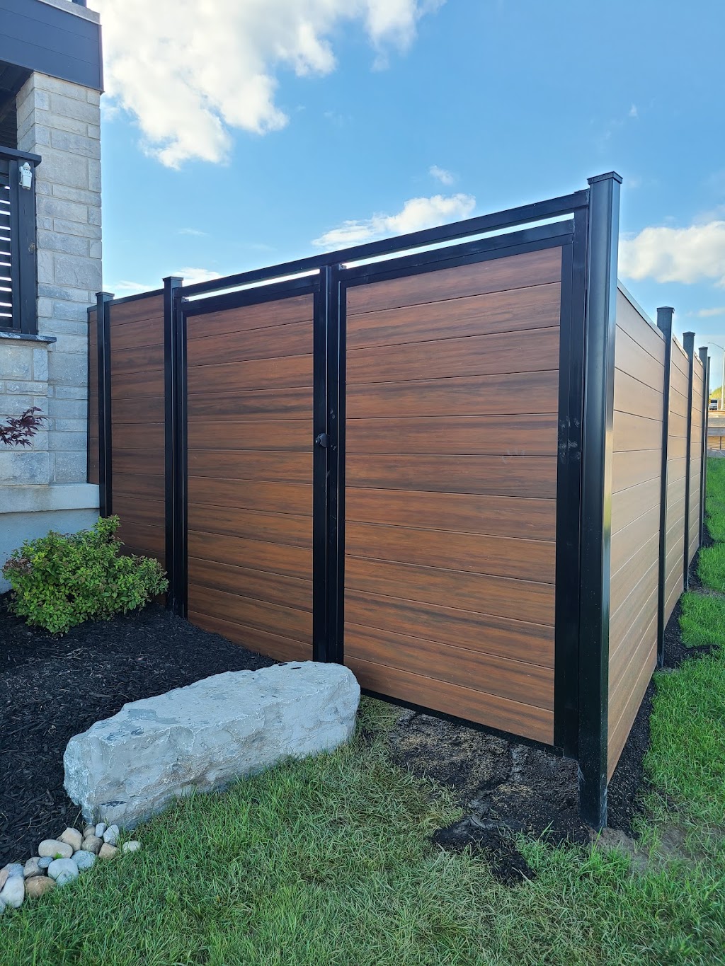 Space Fencing | 66 Karen Walk, Waterloo, ON N2L 6K7, Canada | Phone: (226) 505-8765