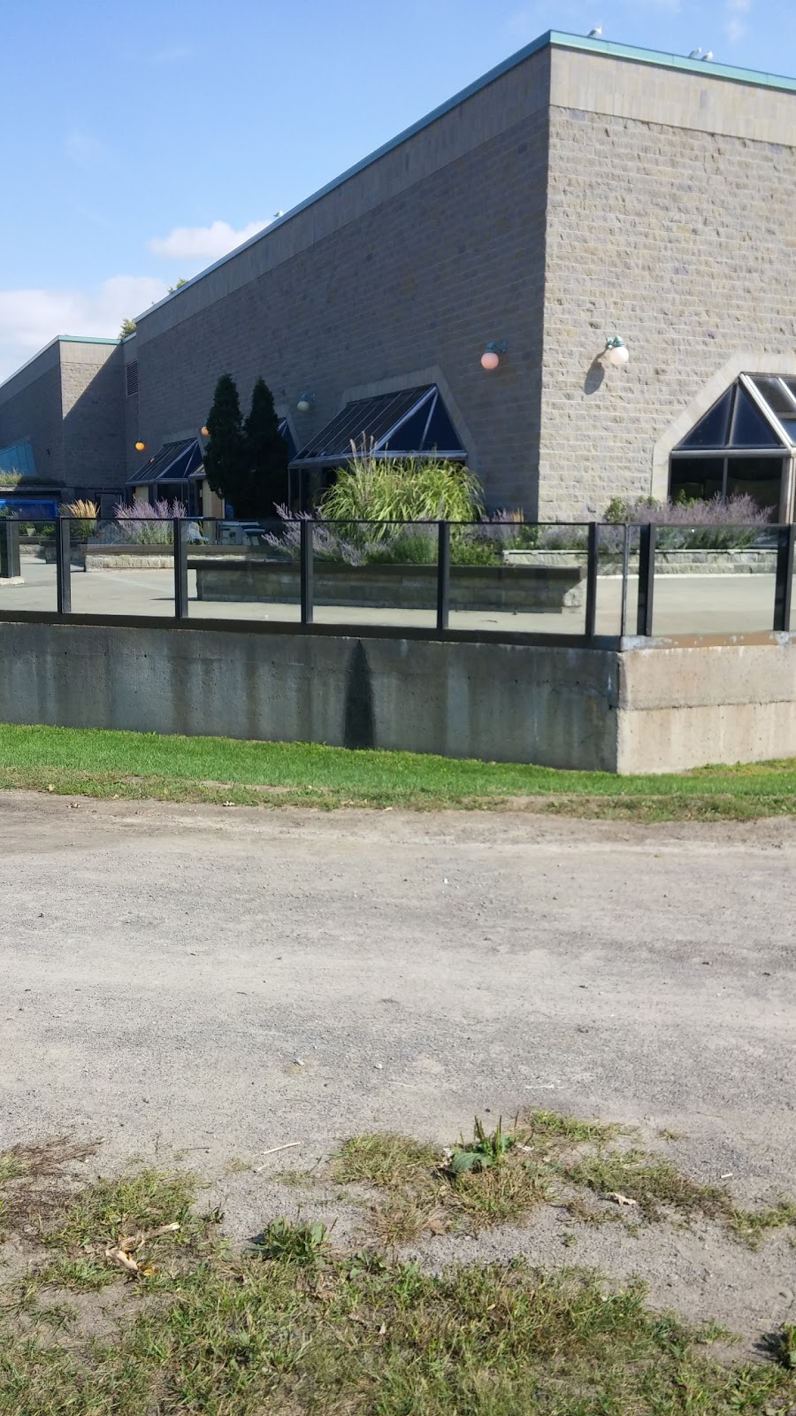 École Sophie-Barat | 1239 Boulevard Gouin E, Montréal, QC H2C 1B3, Canada | Phone: (514) 596-5535