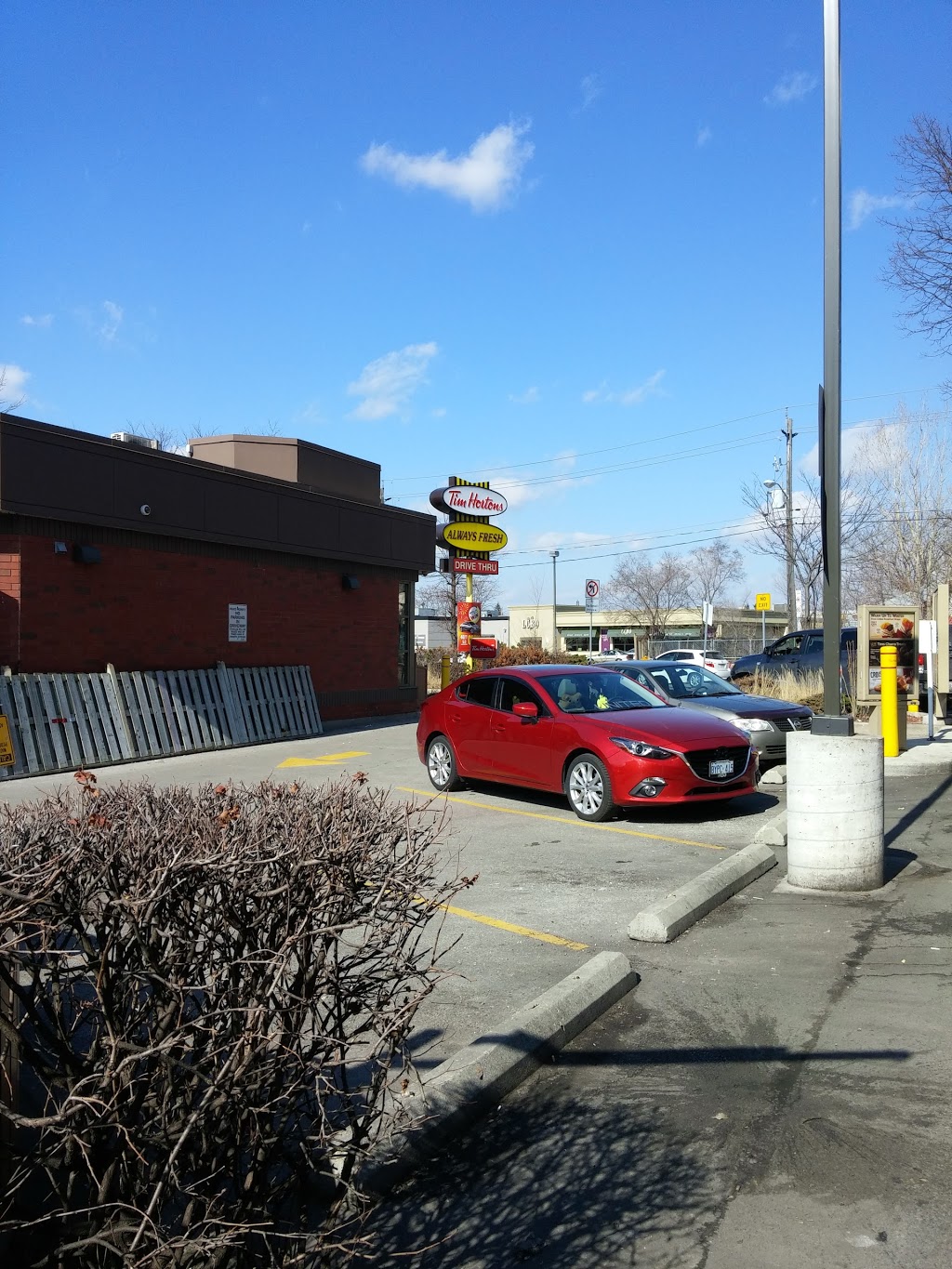 Tim Hortons | 3487 Dundas St W, Toronto, ON M6S 2S5, Canada | Phone: (416) 763-3113