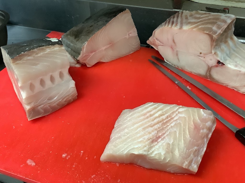 Fenelon Fish & Grill | 558 Kawartha Lakes County Rd 8, Fenelon Falls, ON K0M 1N0, Canada | Phone: (705) 887-4141