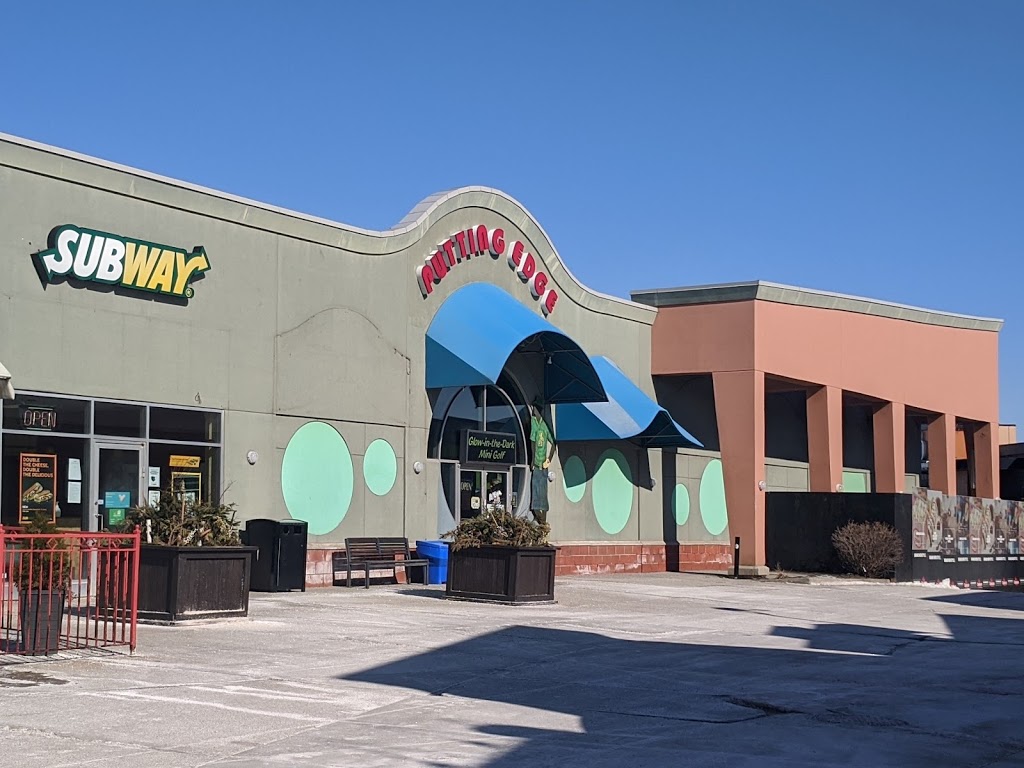 Oakville Putting Edge | 2085 Winston Park Dr, Oakville, ON L6H 6P5, Canada | Phone: (905) 829-8833