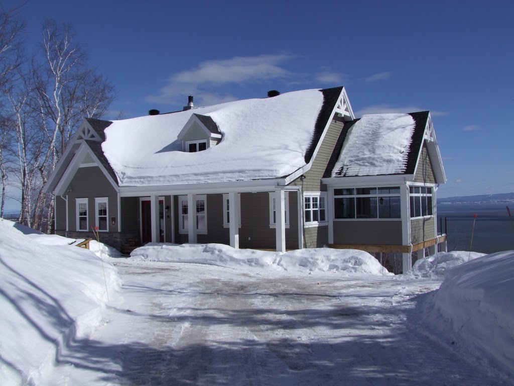Chalet lAquitaine | Petite-Rivière-Saint-François, QC G0A 2L0, Canada | Phone: (450) 659-8644