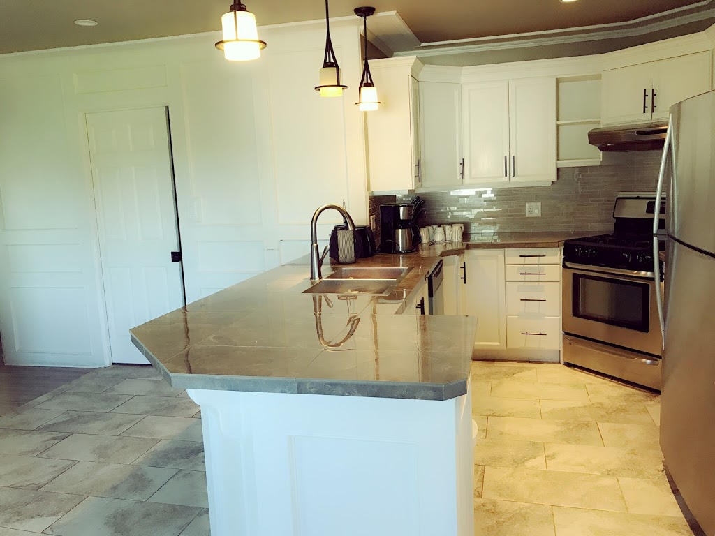 McTavish Beach B&B | 120 McTavish Ave, Kelowna, BC V1Y 1A2, Canada | Phone: (403) 614-2405