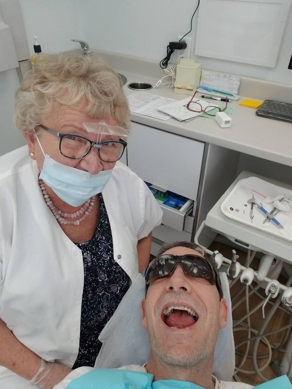 Crossways Family Dental | 2340 Dundas St W, Toronto, ON M6P 4A9, Canada | Phone: (416) 535-5799