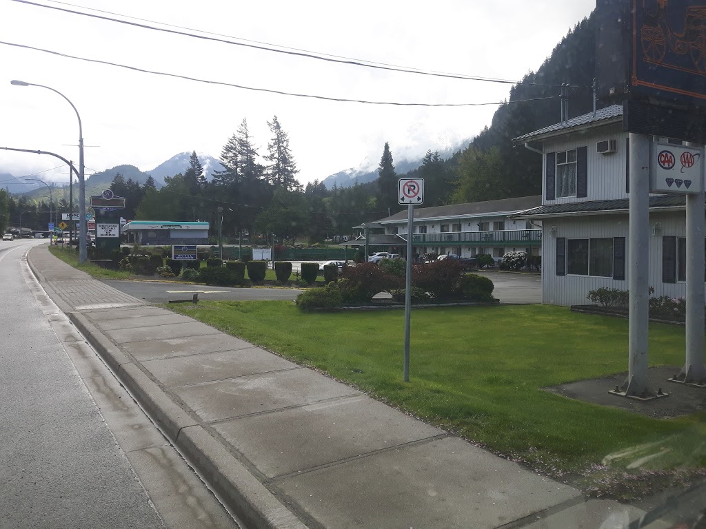 Royal Lodge Motel | 580 Old Hope Princeton Way, Hope, BC V0X 1L4, Canada | Phone: (604) 869-5358