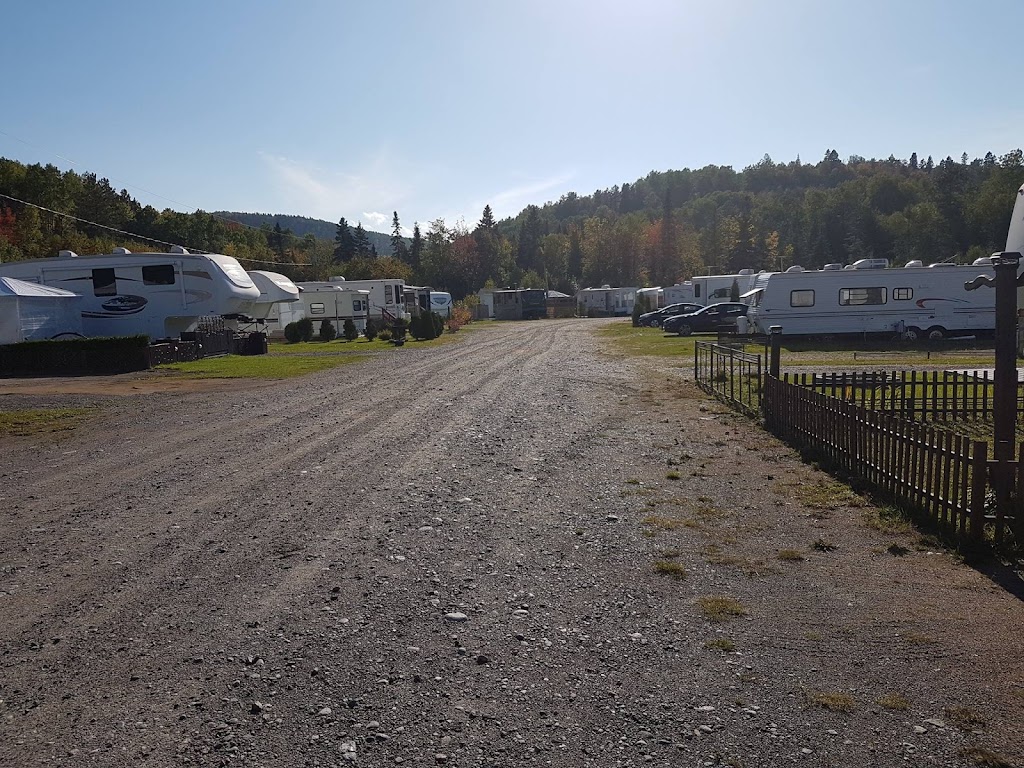 Camping Dubuc | 4057 Du Portage-des-roches Ch S, Laterrière, QC G7N 1X3, Canada | Phone: (418) 929-2203